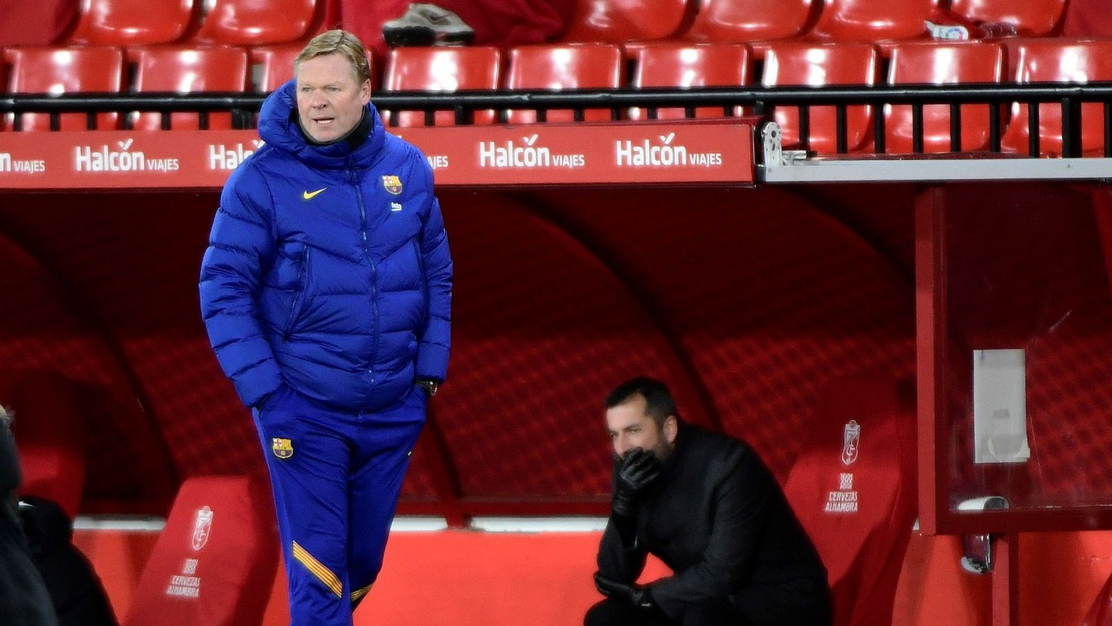 El técnico del FC Barcelona, Ronald Koeman, durante un encuentro de Liga