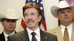 Chuck Norris no participó en el asalto al Capitolio, era uno de sus dobles