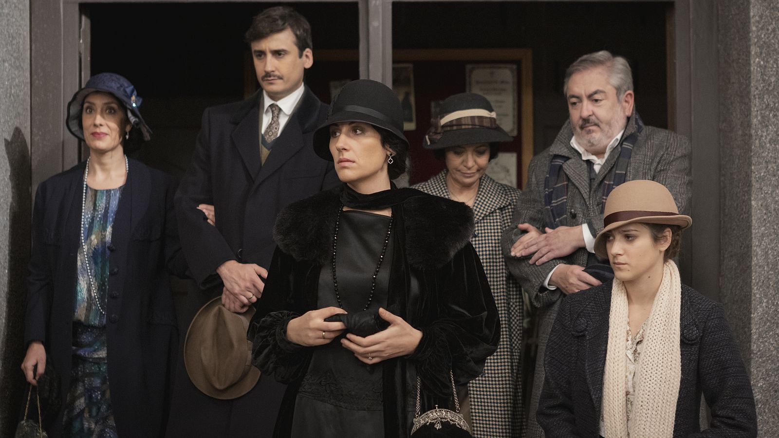 Los vecinos sale de la misa