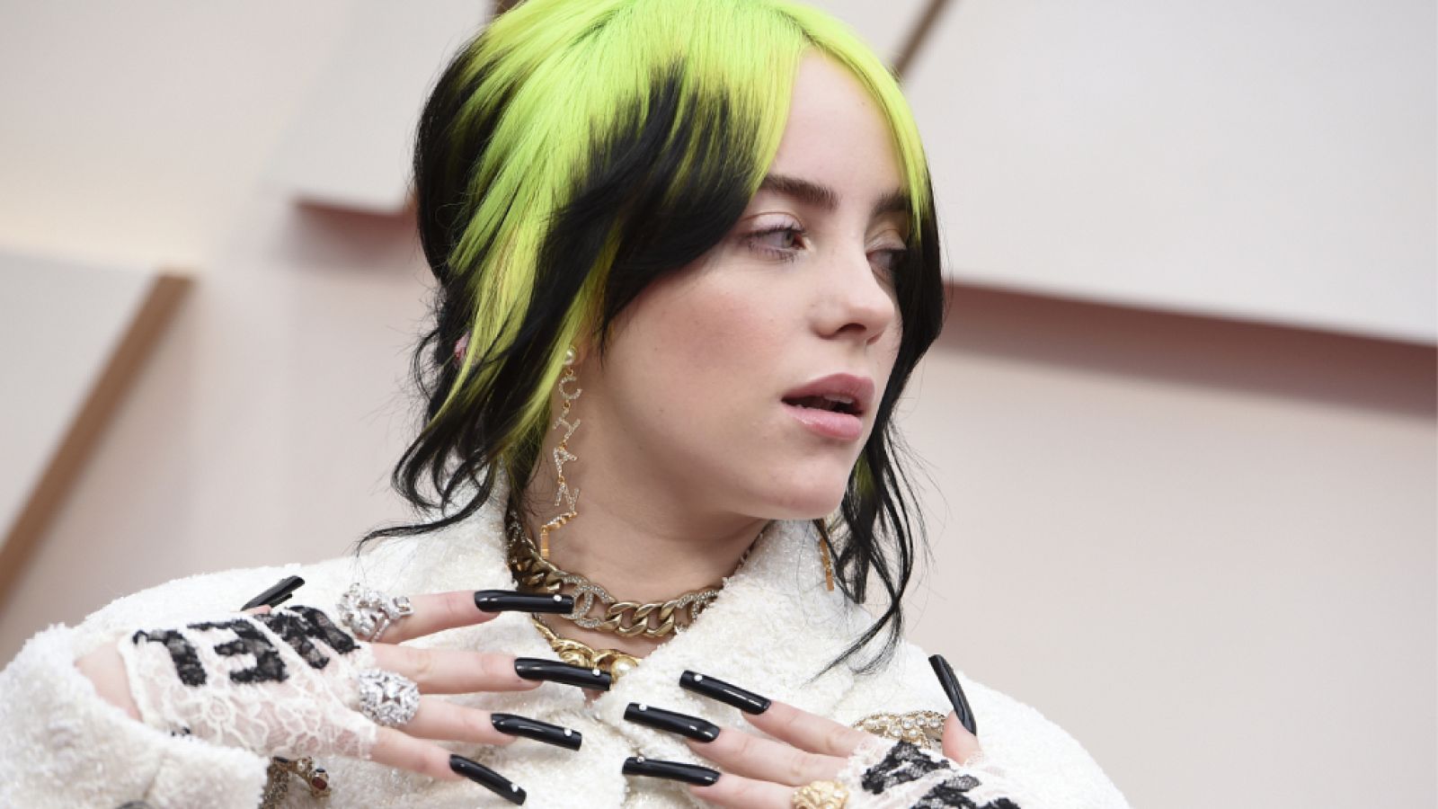Billie Eilish anuncia el lanzamiento de su primer libro y las redes siguen insistiendo en su colaboración con Rosalía