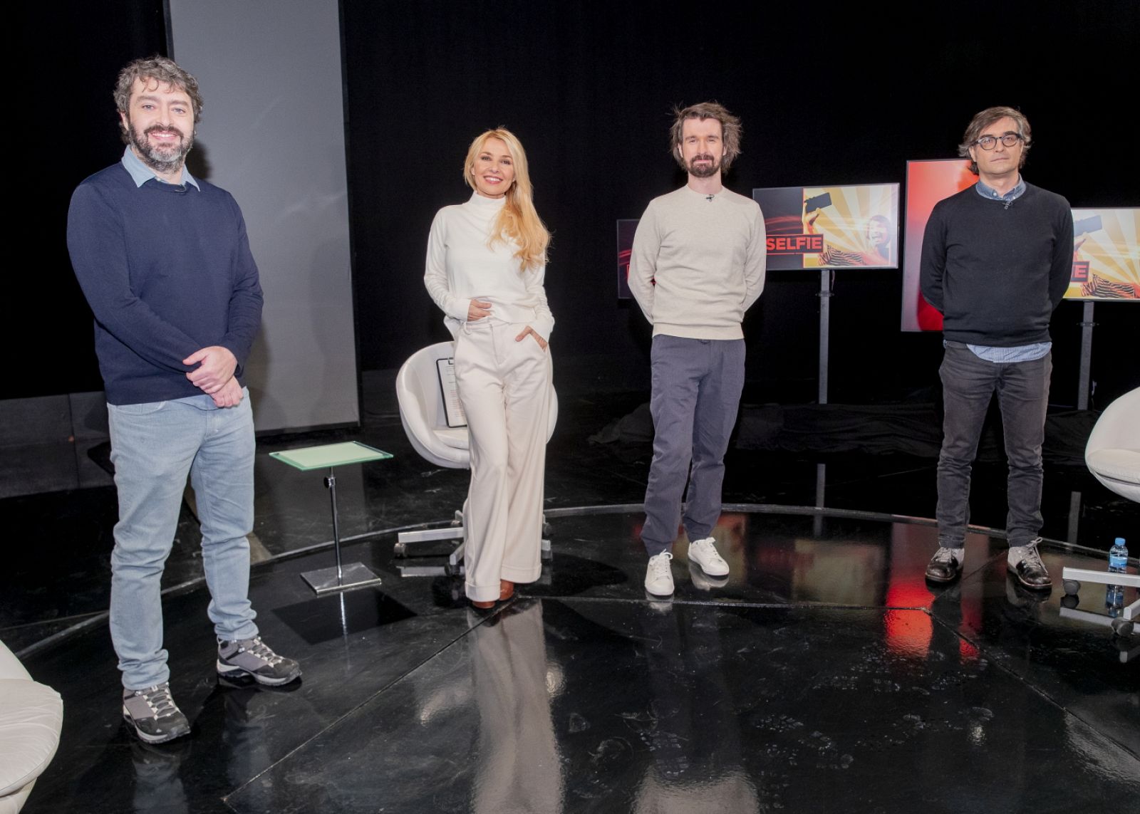 Cayetana Guillén Cuervo con el director Victor García León, el actor Santiago Alverú y el crítico Luis Martínez