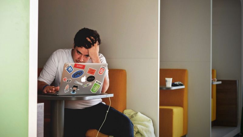 Vuelta a las aulas: ¿es justo exigir presencialidad a los universitarios en plena ola de contagios por COVID-19?