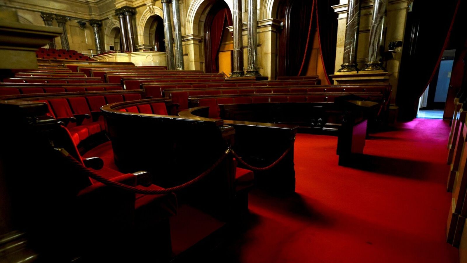 El hemiciclo del Parlament de Cataluña vacío