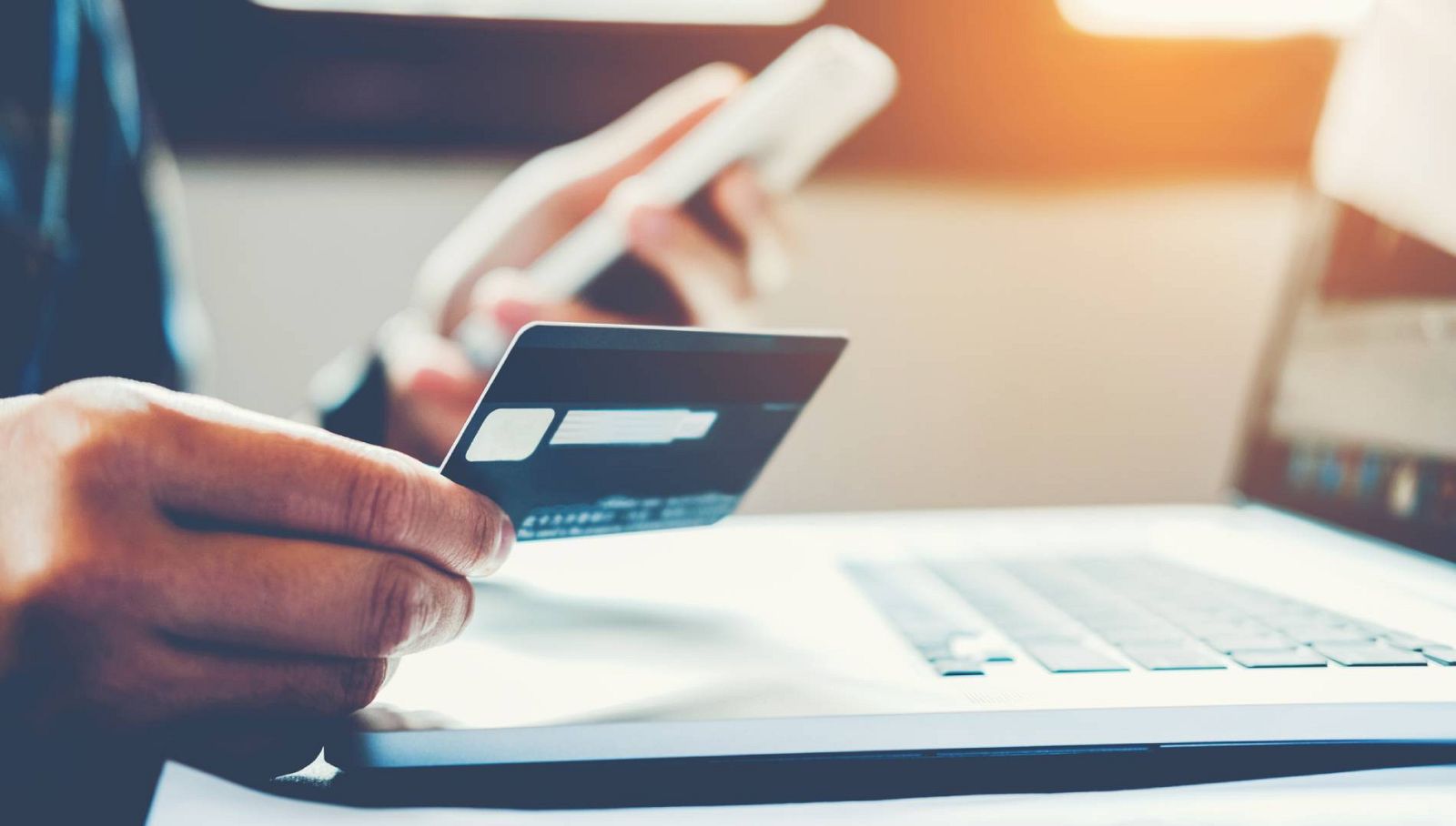 El Gobierno regula la figura del "consumidor vulnerable" para proteger a personas en esta situación