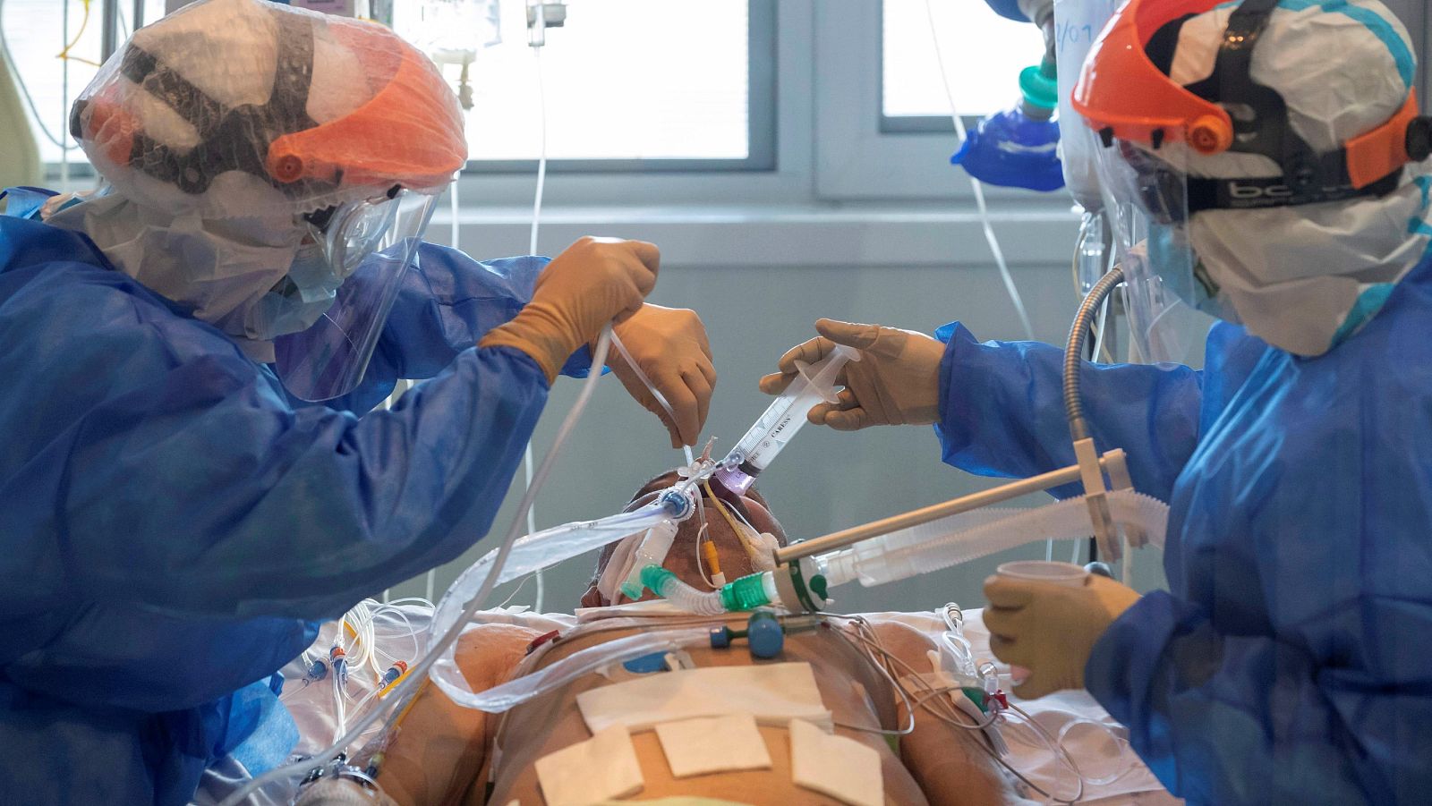 Los hospitales se enfrentan a la tercera ola de la pandemia
