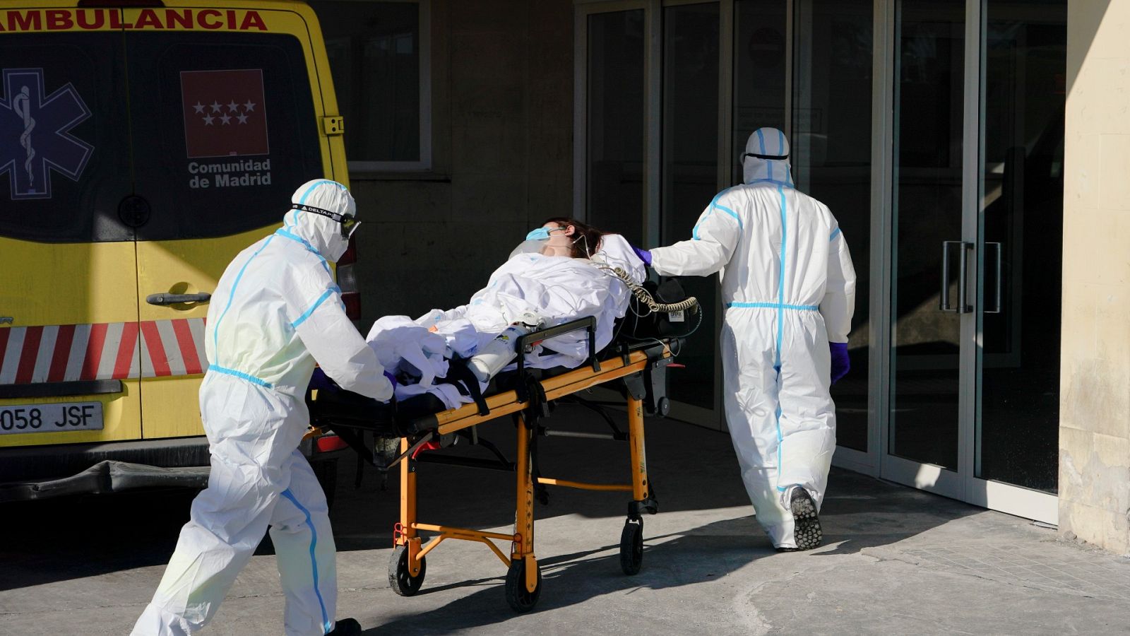 Una paciente con coronavirus ingresa en las Urgencias del 12 de octubre