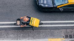 Los 'riders' esperan la ley que confirme que son asalariados y no autónomos