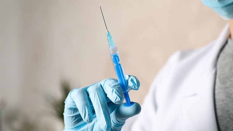 Madrid suspende la vacunación de sanitarios de primera línea de la COVID por la falta de dosis