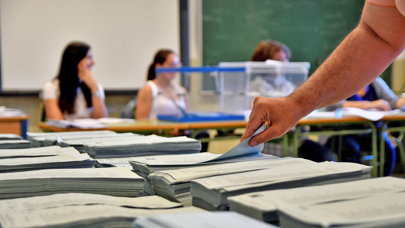 El Govern garanteix que les meses tindran un EPI el 14F