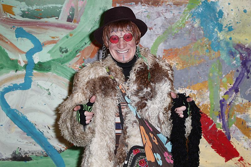 Paco Clavel, el rey del CutreLux, brilla en el taller de 'Maestros de la costura' 