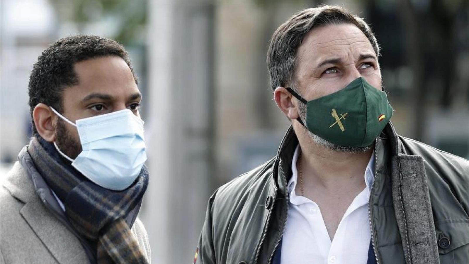 El presidente de Vox, Santiago Abascal, acompañado por el candidato del partido a las próximas elecciones catalanas, Ignacio Garriga