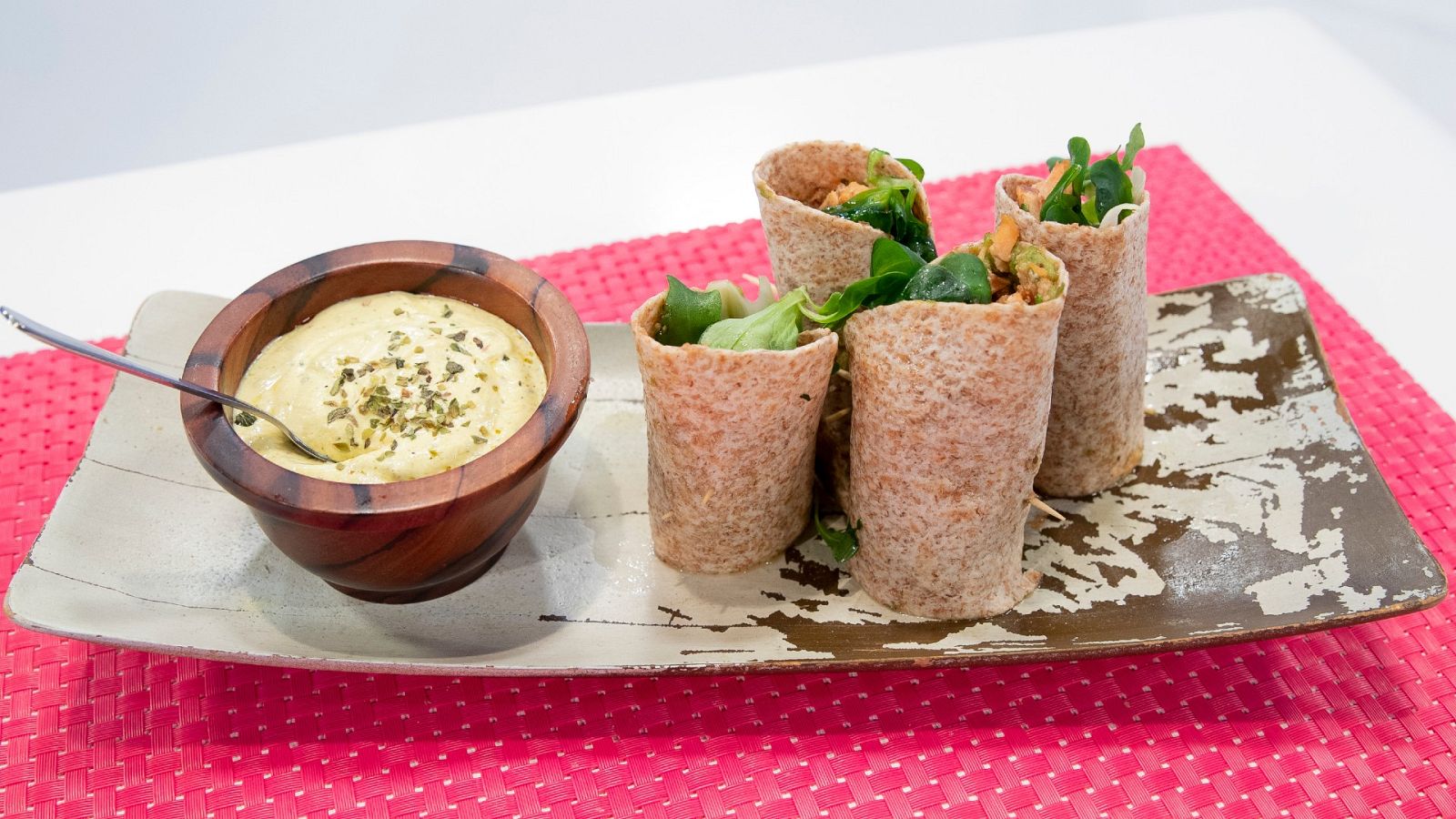 Rollitos integrales de salmón teriyaki