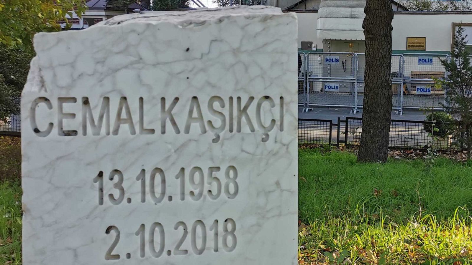 Memorial de Jamal Khashoggi en el Consulado saudí