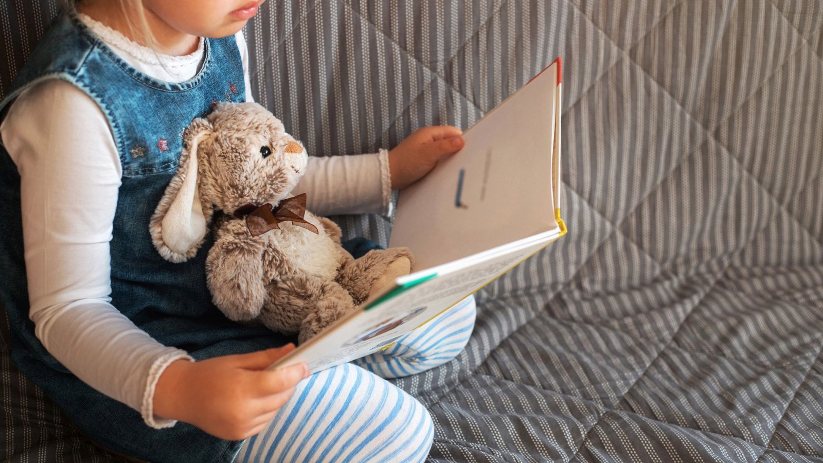 Para proteger el interés del menor, le permiten disfrutar de su permiso y del otro progenitor