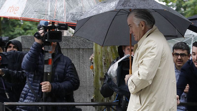 El abogado de Bárcenas cree que ha sido "un error guardar silencio durante todos estos años"