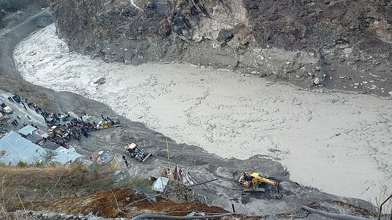 Al menos 19 muertos y 200 desaparecidos tras una avalancha provocada por la rotura de un glaciar en la India