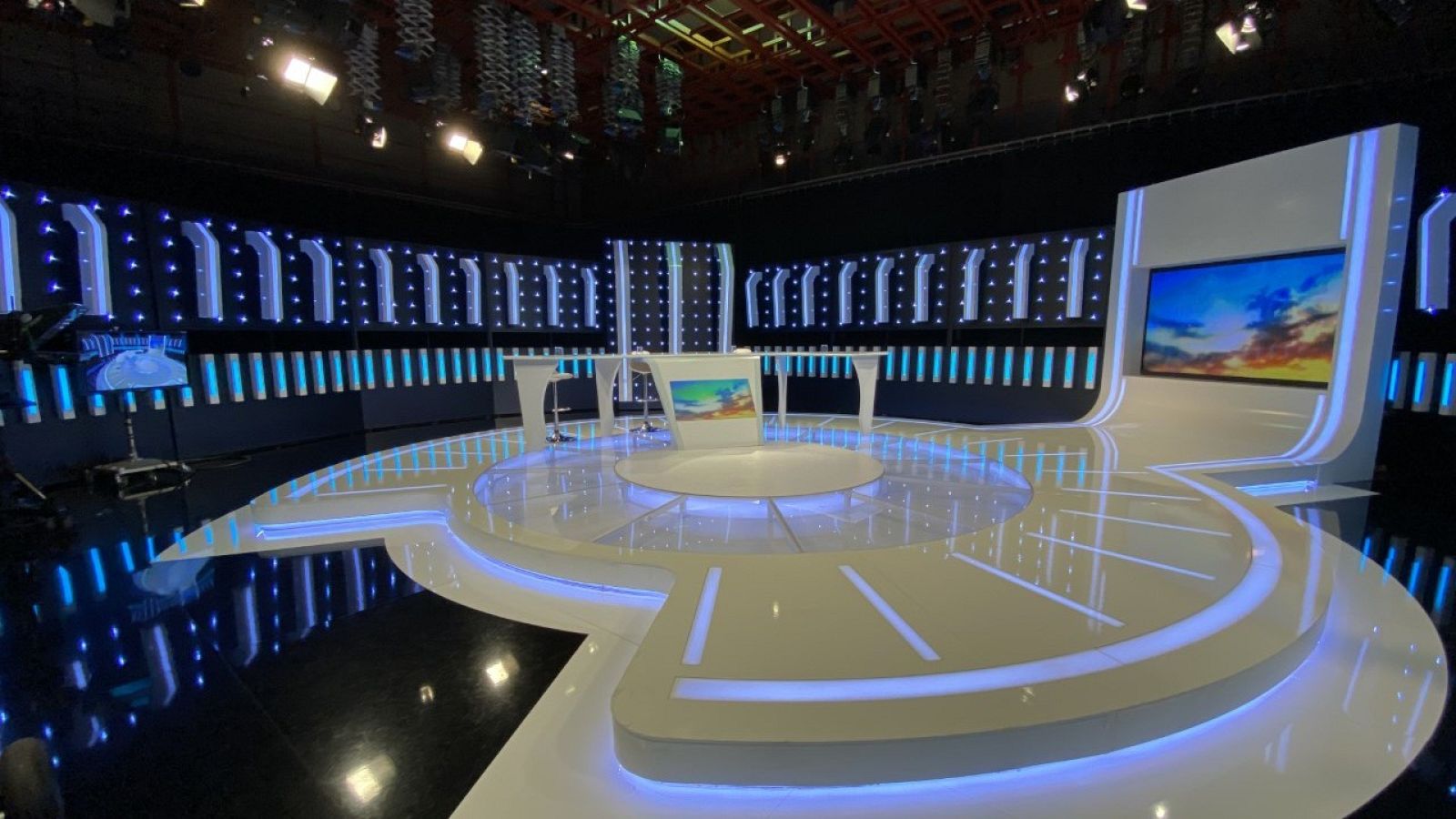 Marta Sugrañes conduirà els debats en aquest plató de RTVE Catalunya