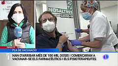 Farmacèutics, fisioterapeutes i funcionaris de presons rebran les primeres vacunes d'AstraZeneca