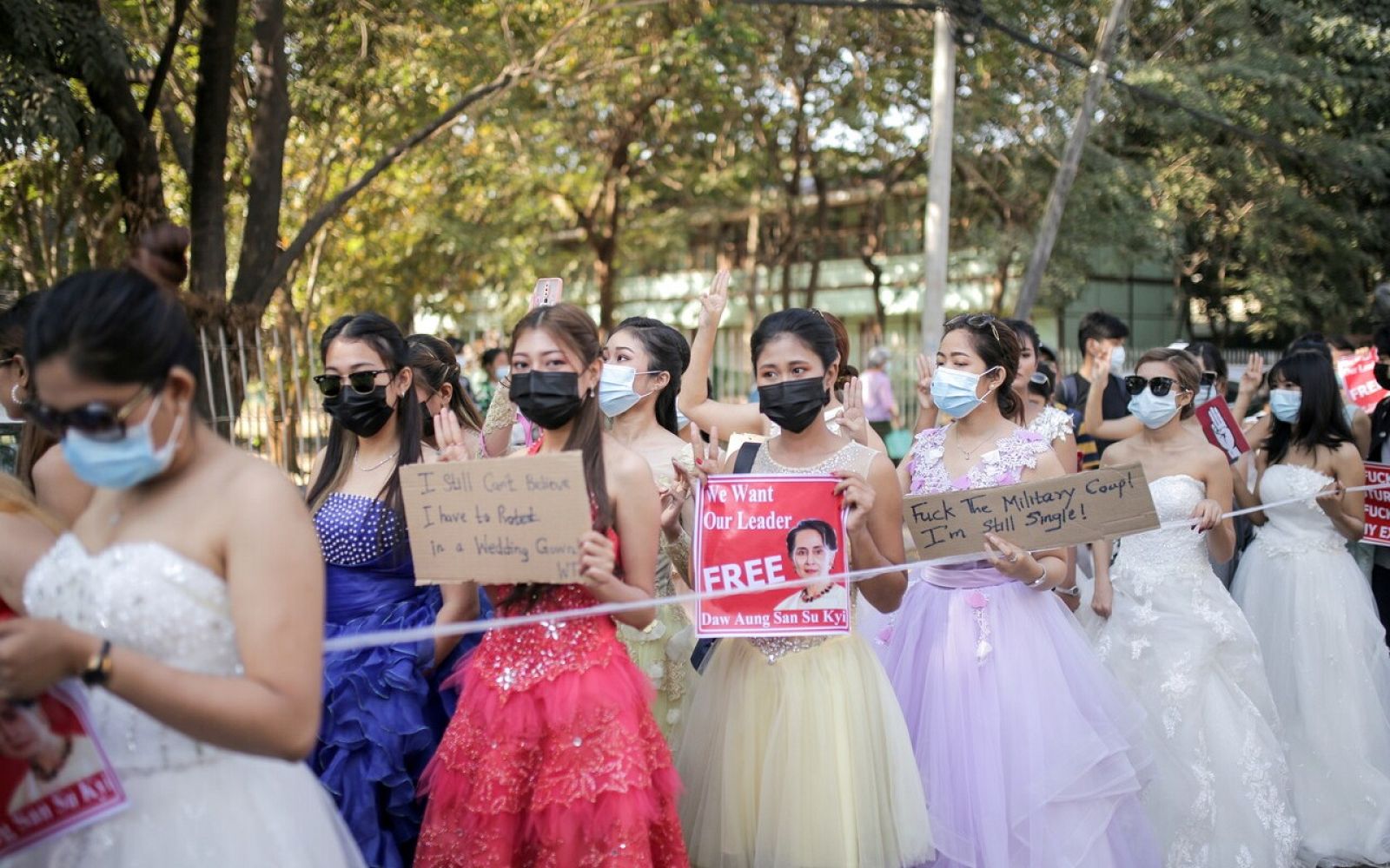 Manifestantes salen a la calle en Birmania por sexto día consecutivo contra el golpe de Estado