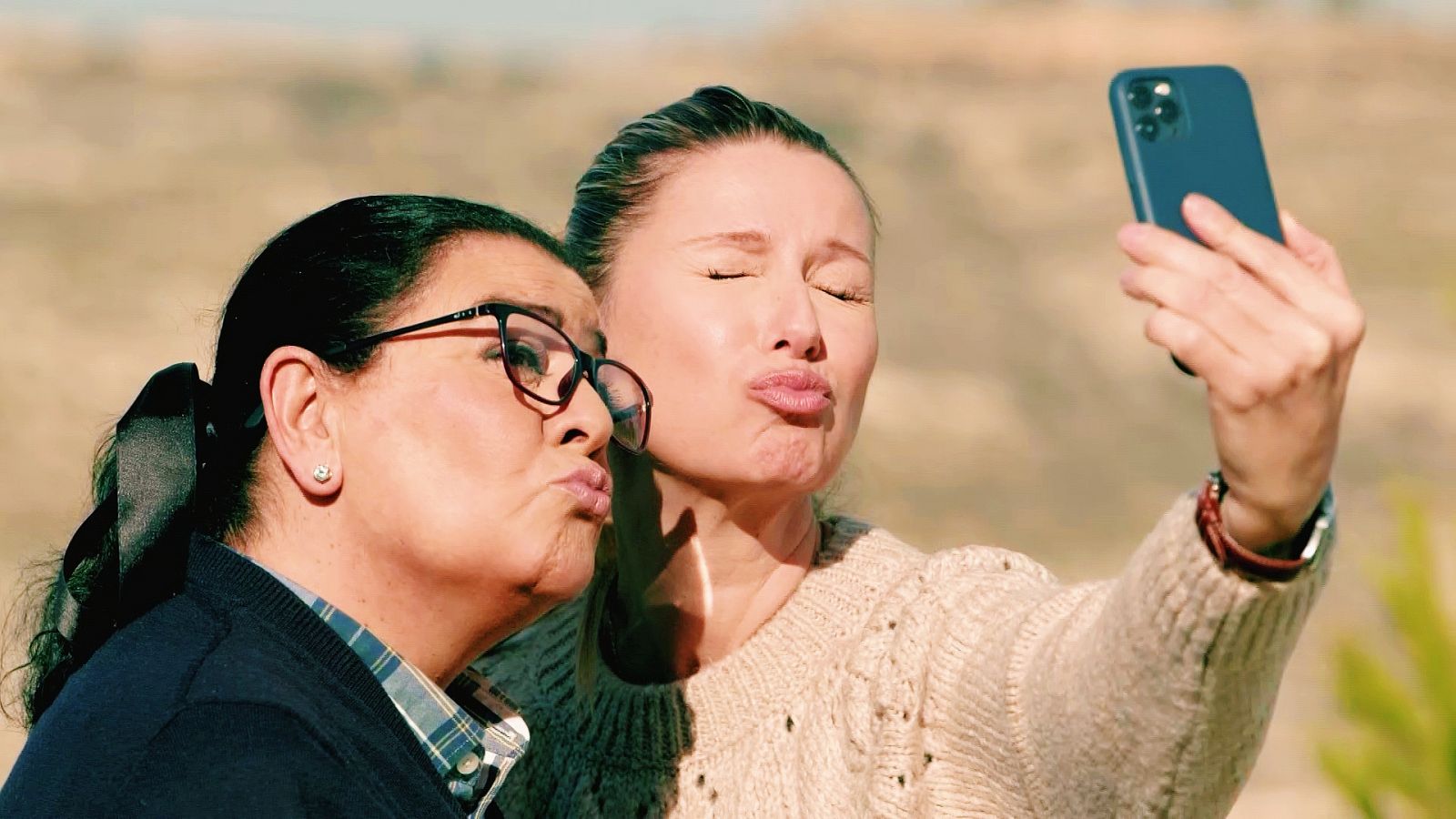 María del Monte y Anne comparten confidencias y retos en 'Dos parejas y un destino'