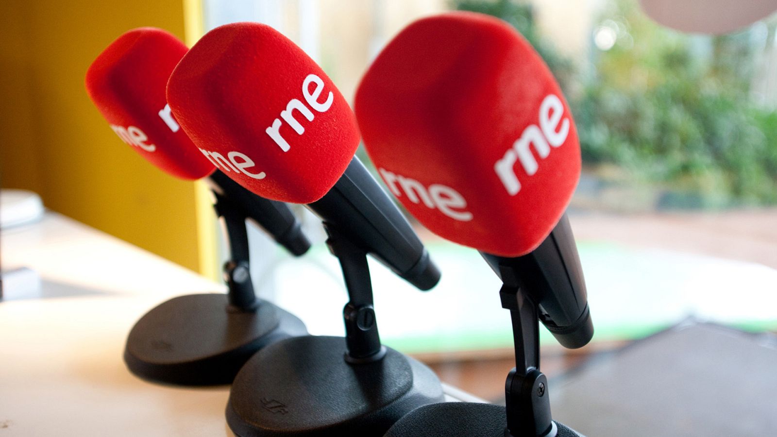 Las cadenas de RNE se suman a la celebración del Día de la Radio.