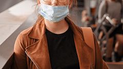 La razón por la que no deberías doblar la goma de tus mascarillas