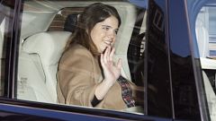 La princesa Eugenia de York abandona el hospital con su bebé en brazos