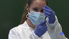 Salut comença a vacunar professors i majors de 80 anys