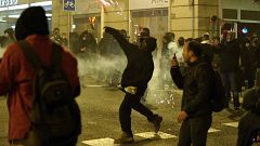 Altercados entre manifestantes y policía en varias ciudades de Cataluña por la detención de Pablo Hasel