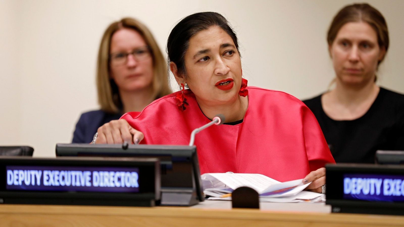 Anitha Bathia, directora ejecutiva de ONU Mujeres, interviniendo en una junta ejecutiva de la organización