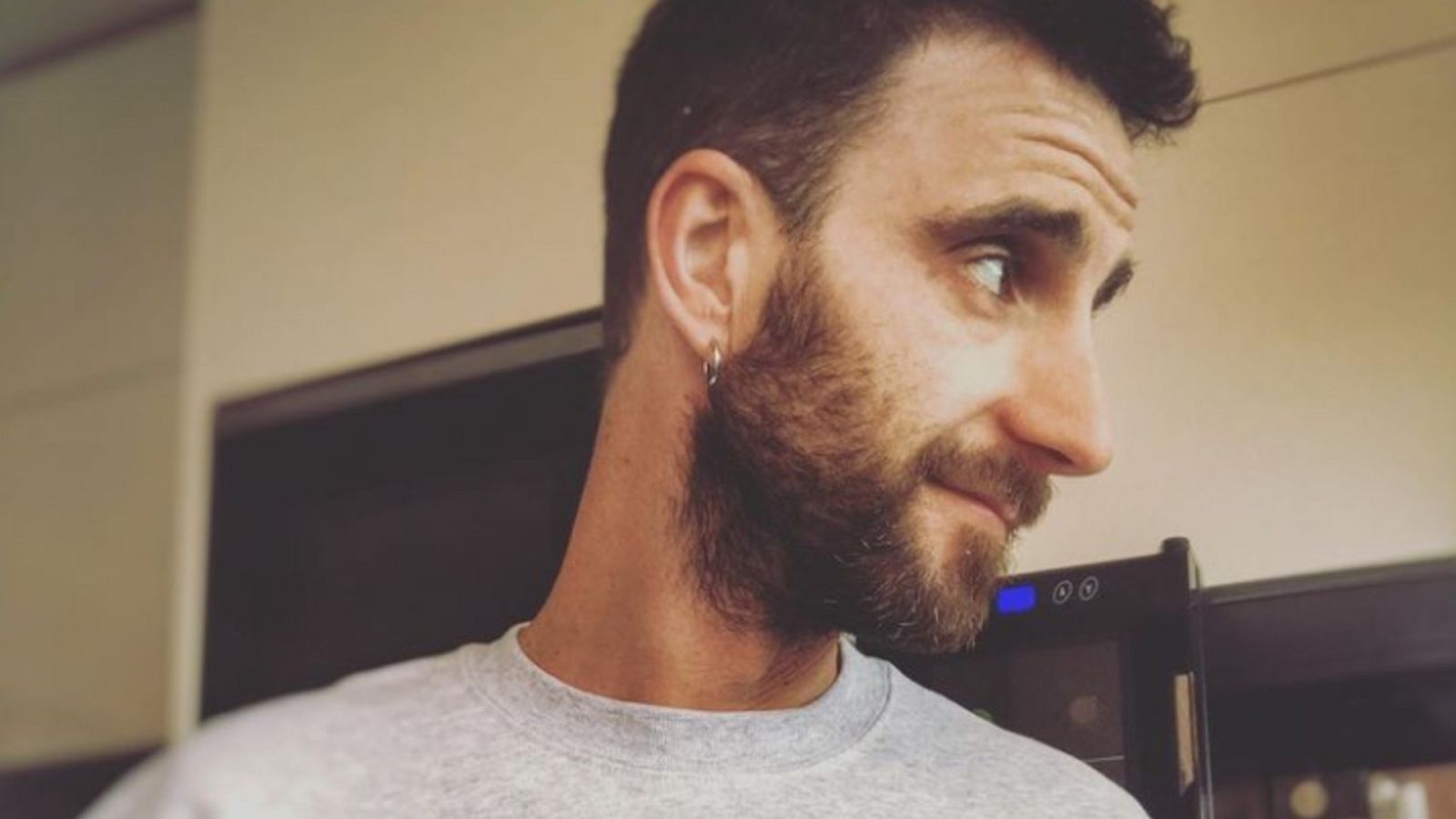 Dani Rovira posa en sus redes sociales por una causa muy especial