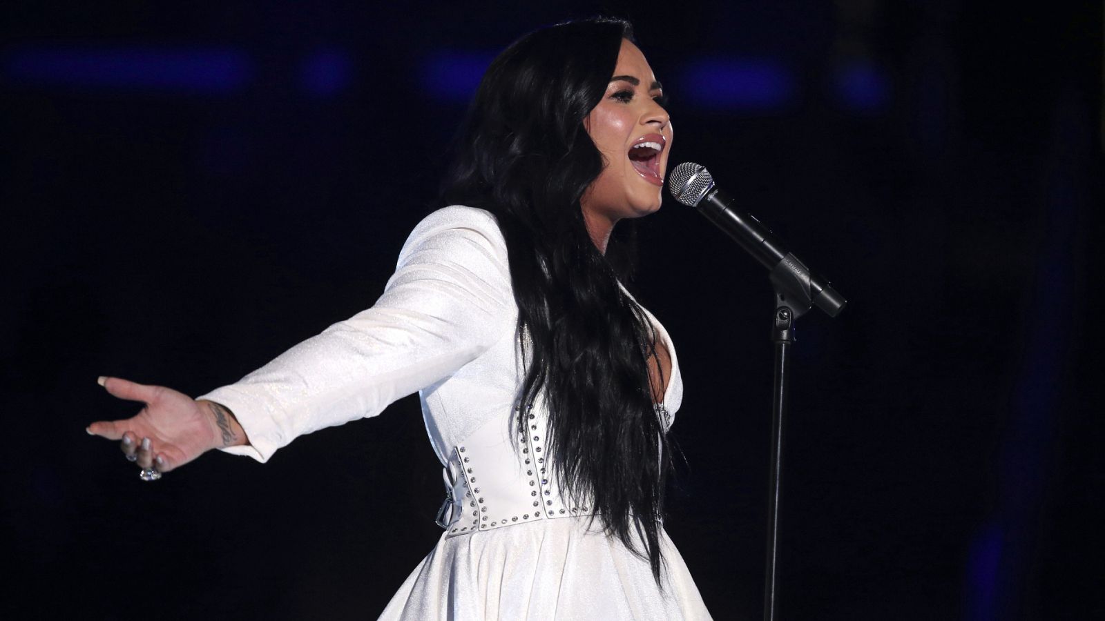 Demi Lovato reniega de las dietas y celebra su cuerpo