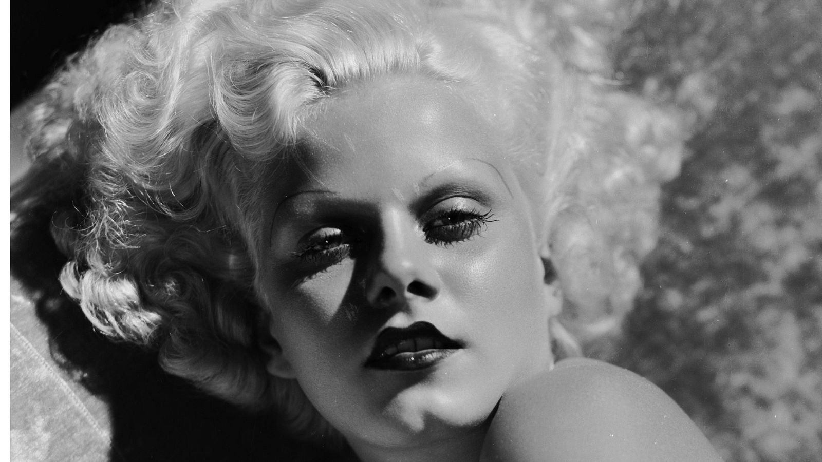 Jean Harlow fue la primera rubia platino del cine y la protagonista de una vida muy desgraciada