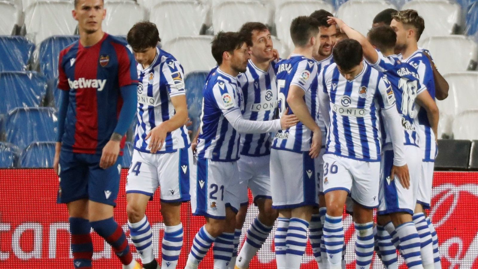 La Real Sociedad vence al Levante por la mínima