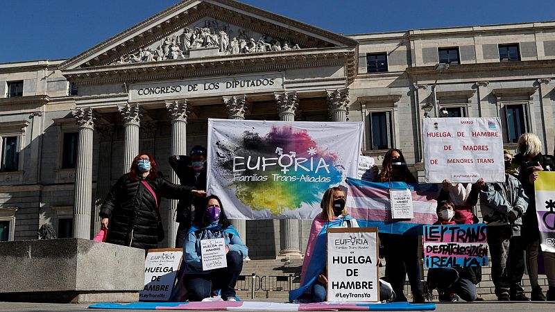 Activistas trans y familiares inician una huelga de hambre indefinida para exigir que se registre su ley en el Congreso