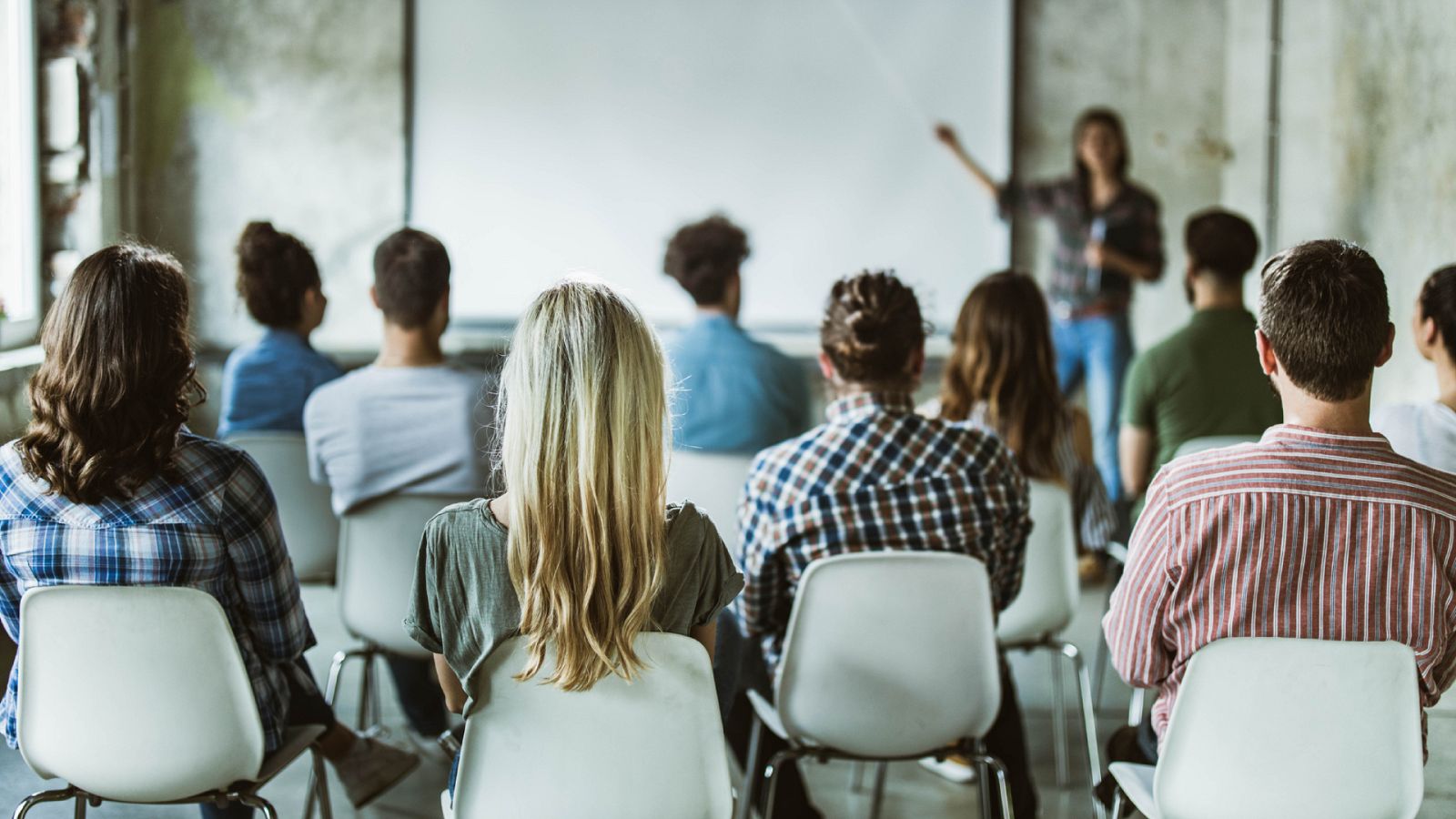 la importancia de cometer errores, del aburrimiento, del origen de la creatividad y del rol de las emociones en el aprendizaje