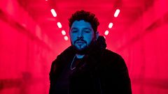 James Newman se reinventa con "Embers", su tema para Eurovisión 2021