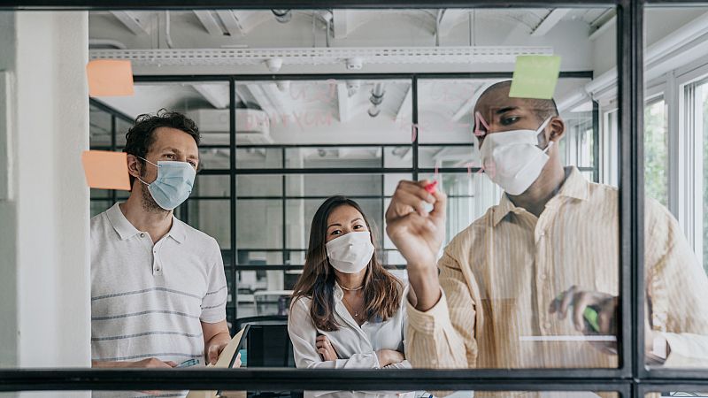 Emprender en medio de una crisis sanitaria: "Se van a quedar los negocios que den un extra de cariño al cliente"