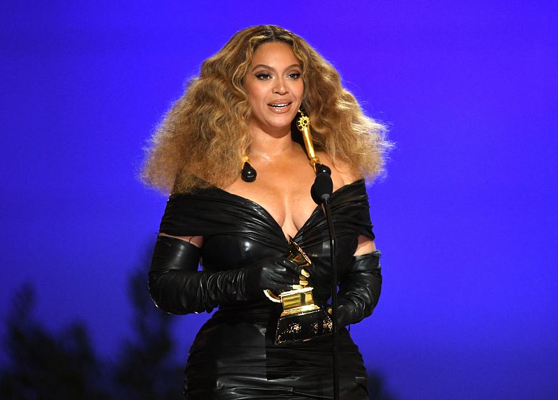 Taylor Swift y Beyoncé hacen historia en los Grammy con permiso de Billie Eilish