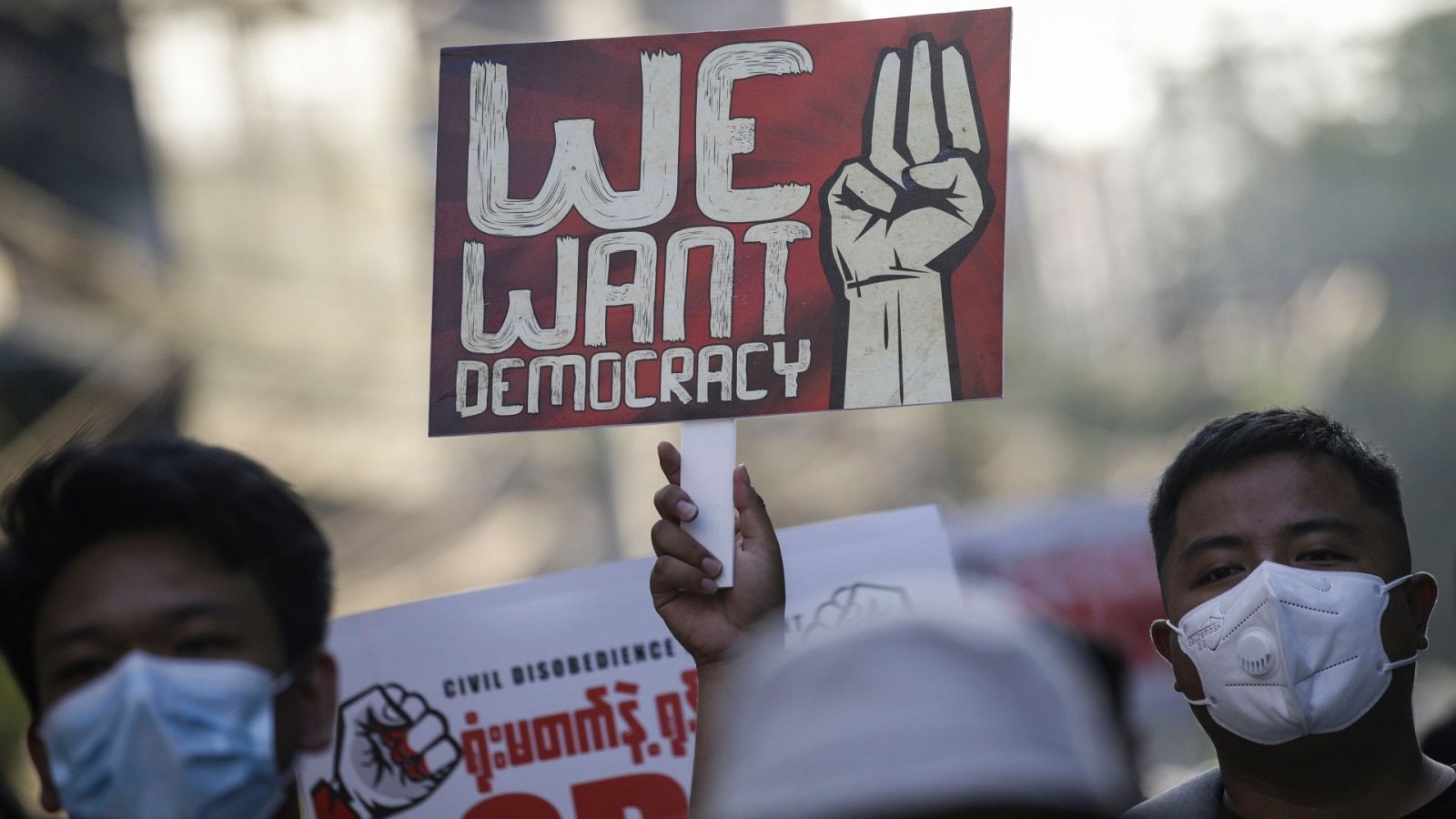 Las manifestaciones en contra del golpe de estado perpretado por parte del ejército se reproducen día tras día