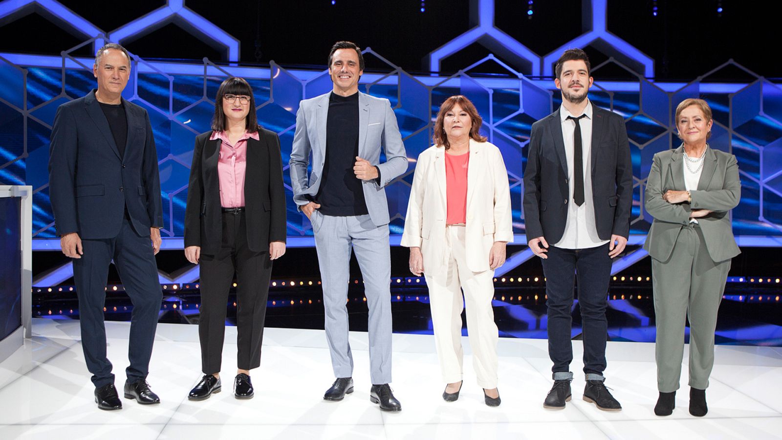 Los cinco cazadores y Jon Aramendi, presentador de 'El cazador'