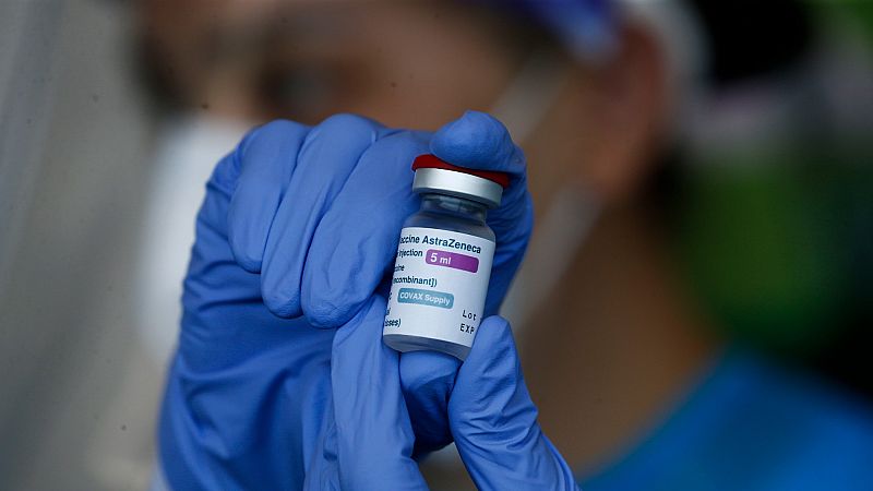 Sanidad investiga tres casos de trombos en vacunados con AstraZeneca, entre ellos una mujer fallecida en Marbella 