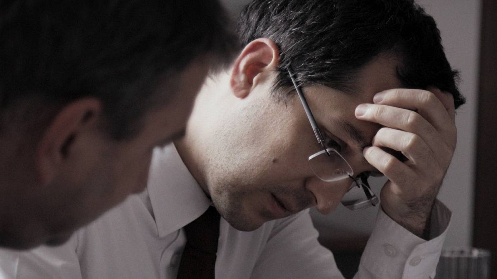 Vlad Voiculescu,  ministro de Sanidad de Rumanía en 2016, en una escena de 'Collective'