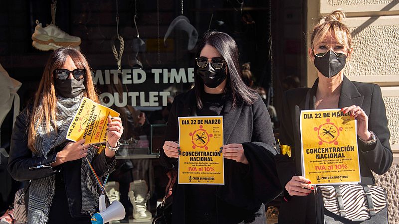 Las peluquerías piden ayuda urgente tras cerrar más de 18.000 centros: "Tuve que despedir a la mitad de la plantilla"