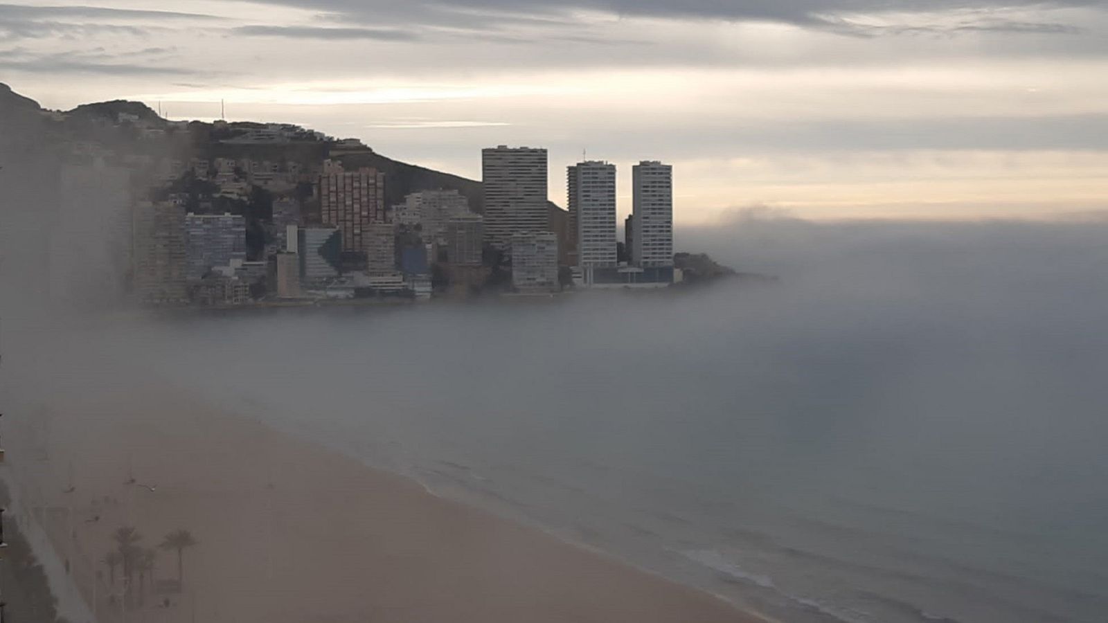 Playa de Benidorm vacía