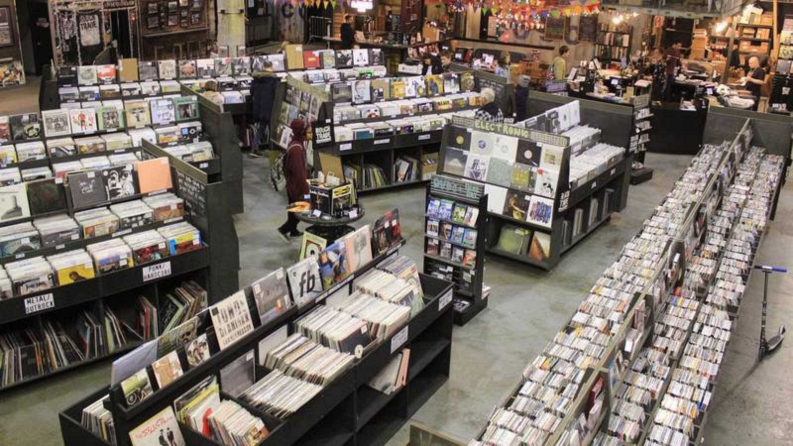 Imagen de archivo de una tienda de vinilos y CD