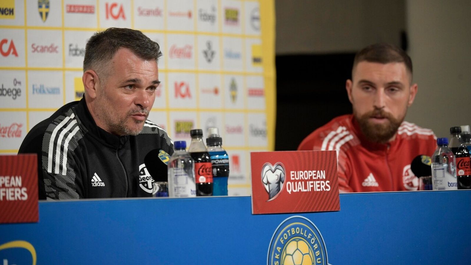 El seleccionador de Georgia, el francés Willy Sagnol, y el central Guram Kashia, en rueda de prensa