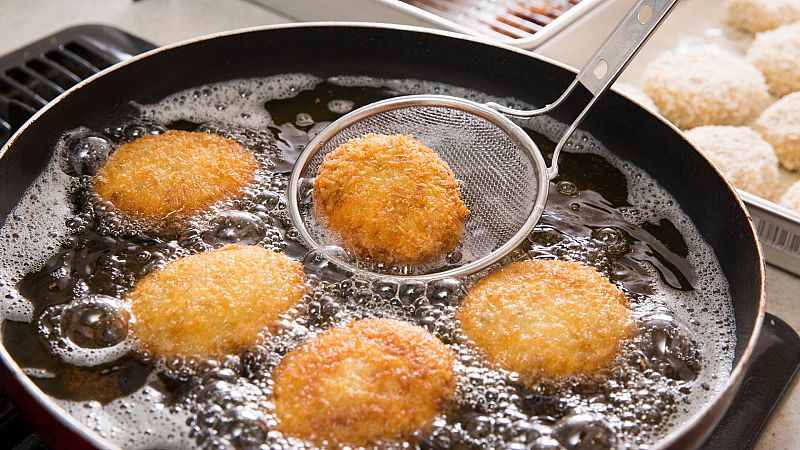 Un estudio del CSIC concluye que freír con aceite de orujo mejora las propiedades de los alimentos
