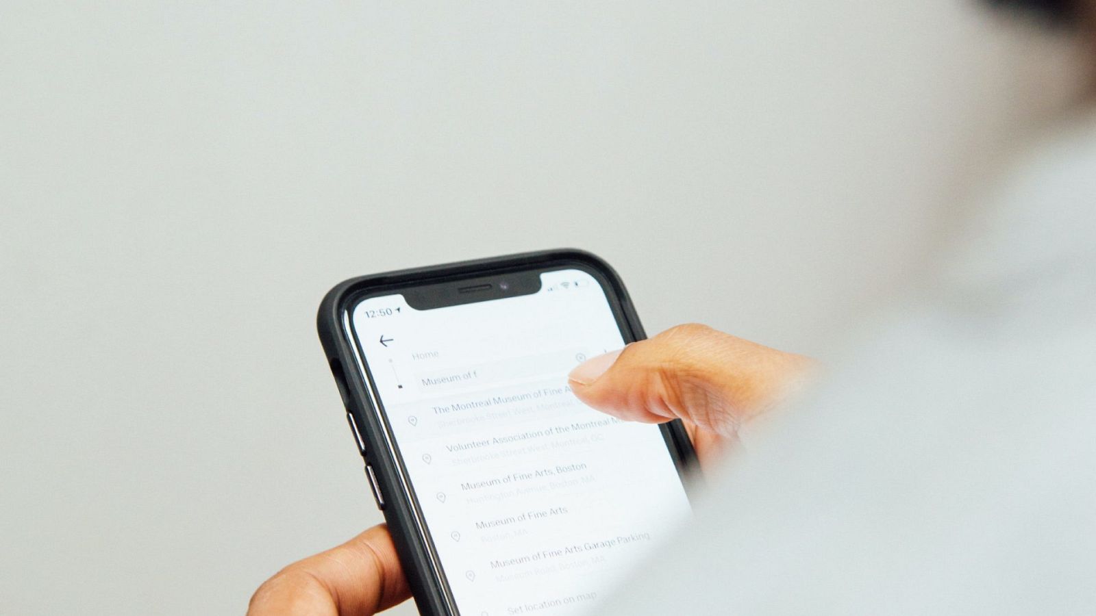 ¿Aguantarías 24 horas sin móvil por más de 2000 euros?