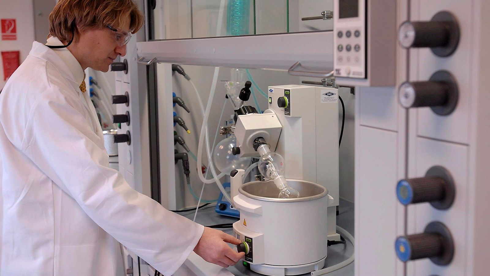 Un investigador del grupo Servier trabaja en el estudio del metabolismo